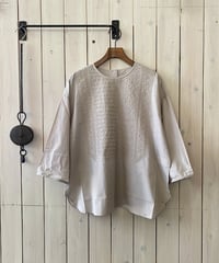 ブラウウス maison de soil メゾンドソイル クルーネック刺繍ブラウス ライトグレー NMDS26223