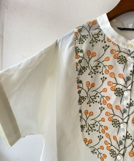 シャツ J.sloane ジェイスローアン ローン×花柄刺繍５分袖シャツ オフ SH2622503