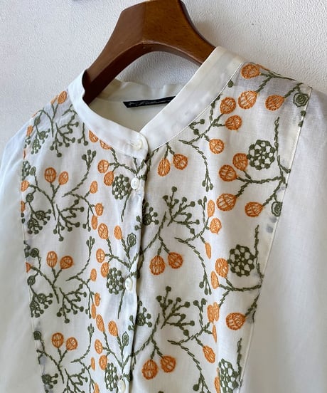 シャツ J.sloane ジェイスローアン ローン×花柄刺繍５分袖シャツ オフ SH2622503
