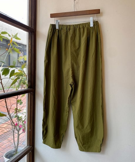 パンツ  prit プリット50/1オーガニックコットン強撚ダンプ固仕上げ 裾タックバギーパンツ オリーブ P71610