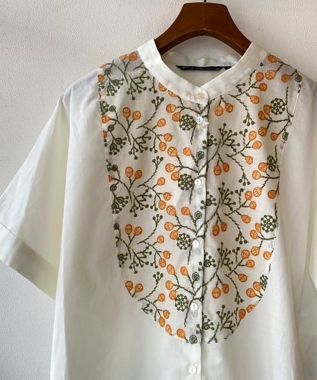シャツ J.sloane ジェイスローアン ローン×花柄刺繍５分袖シャツ オフ SH2622503