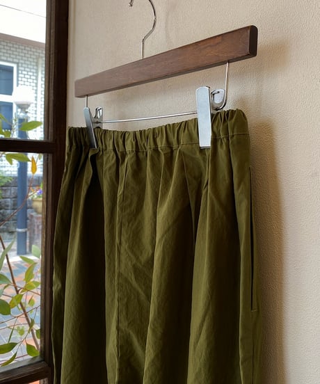 パンツ  prit プリット50/1オーガニックコットン強撚ダンプ固仕上げ 裾タックバギーパンツ オリーブ P71610