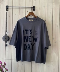 Tシャツ tumugu ツムグ ラフィ天竺プリントT チャコール TC26203