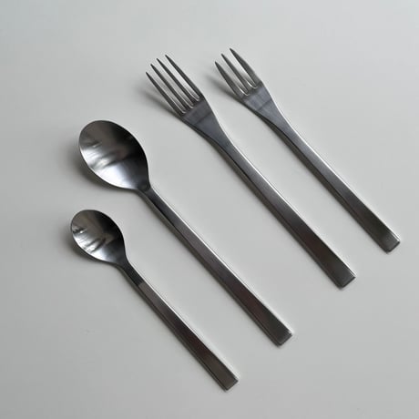 SARO    /   TABLE  FORK