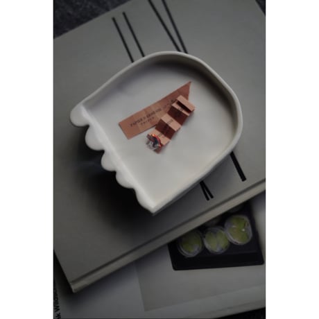 マツモトリョウタ　_ 16  半円 tray 脚付