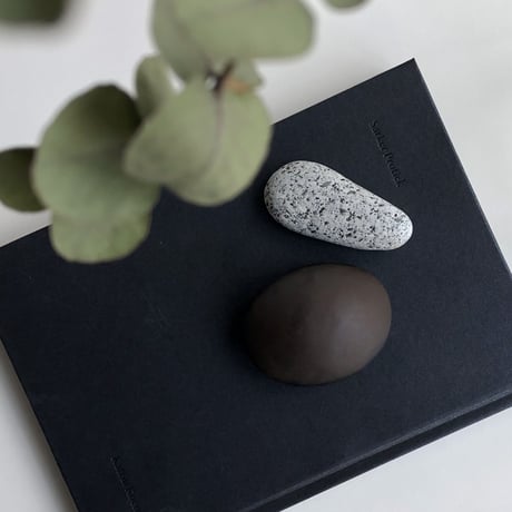 haec  /  Paper weight  Stone ( Coloring )   _ 001   BR