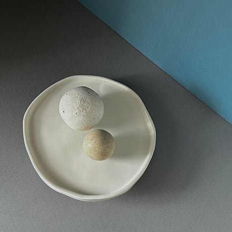 マツモトリョウタ　_ 18  まる　tray  脚付