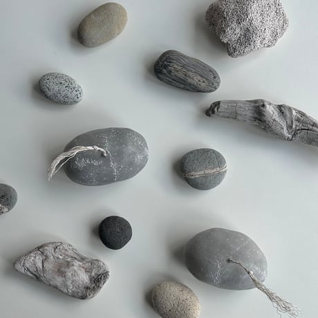 落合 可南子　/    石の灯火