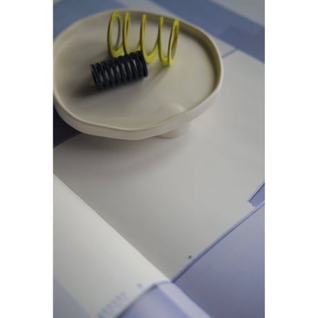 マツモトリョウタ　_ 18  まる　tray  脚付