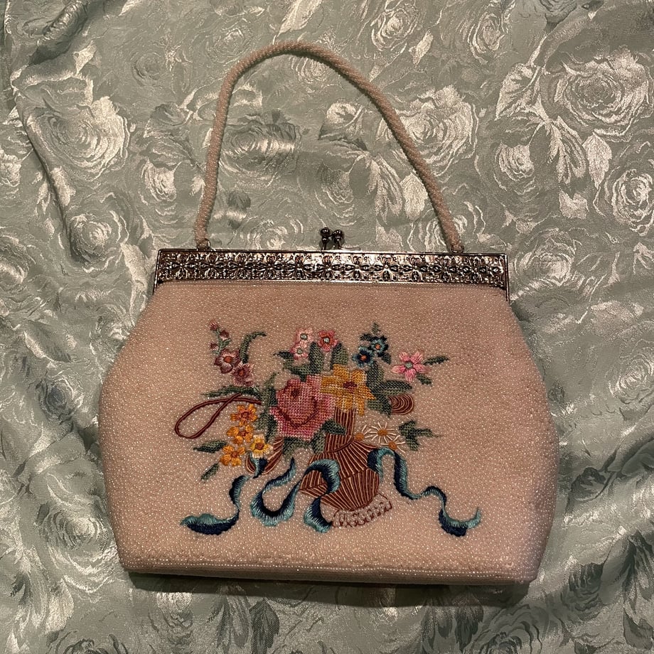 6242eeb3d085ee55a09e0251