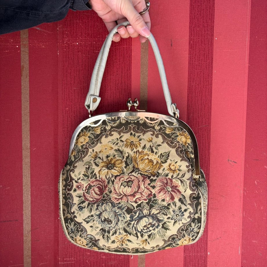 699550cf941bd620c55f070c