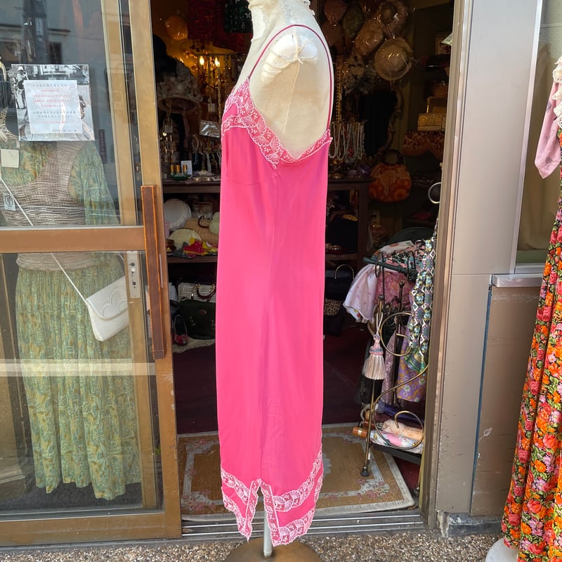 P♡♥ヴィンテージ、デカールドール用クローゼット CATEGORY ドールの服・相関アクセサリー | Hermeow's Shop