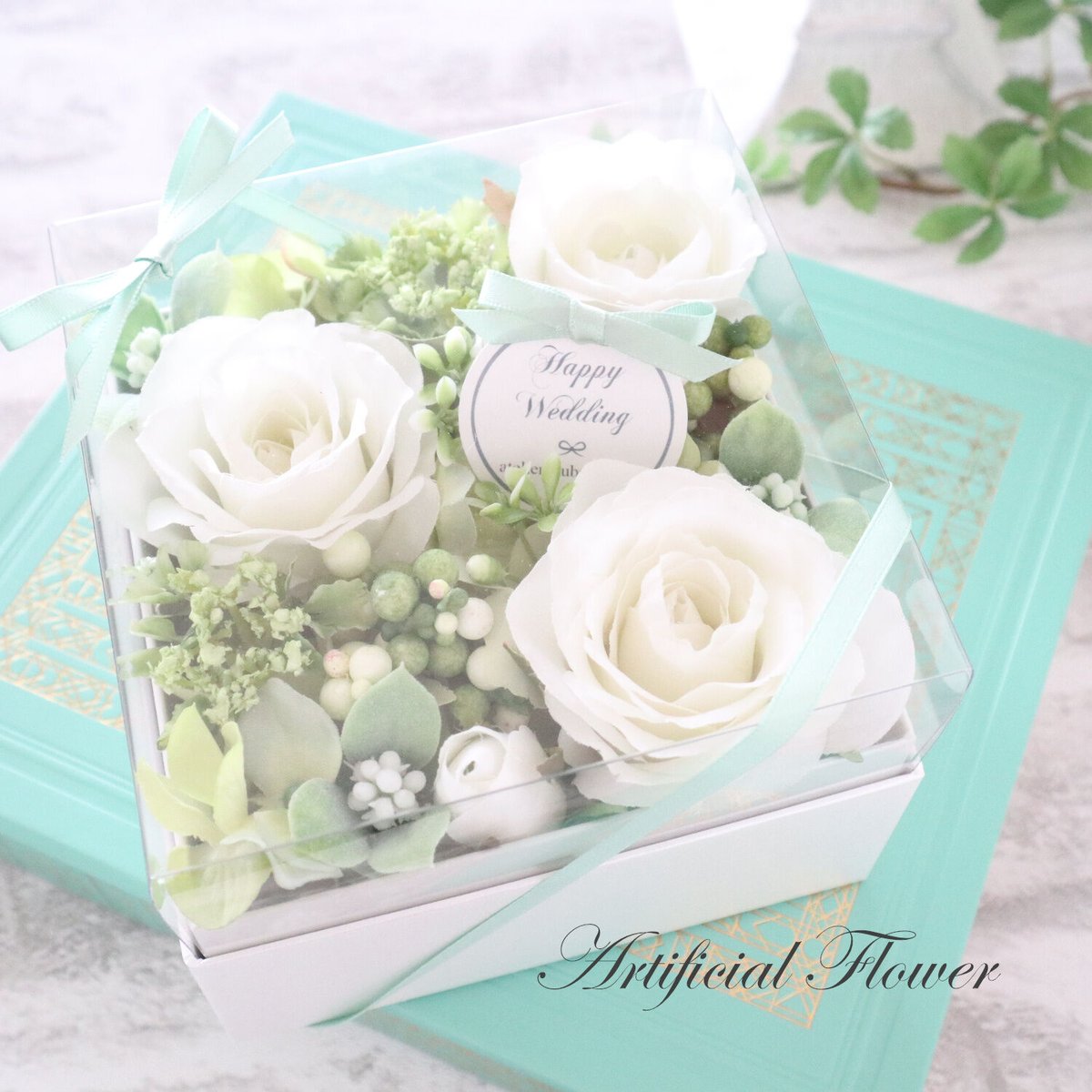 ホワイトローズ 造花アレンジメント ギフトボックス入り Artificial Flower】エレガントなホワイトローズのケース入フラワー