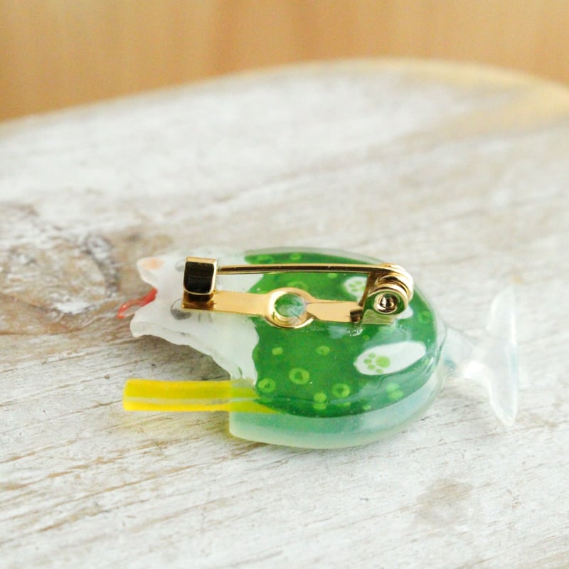 受注生産】ネコのクリームソーダブローチ | greenfeeling
