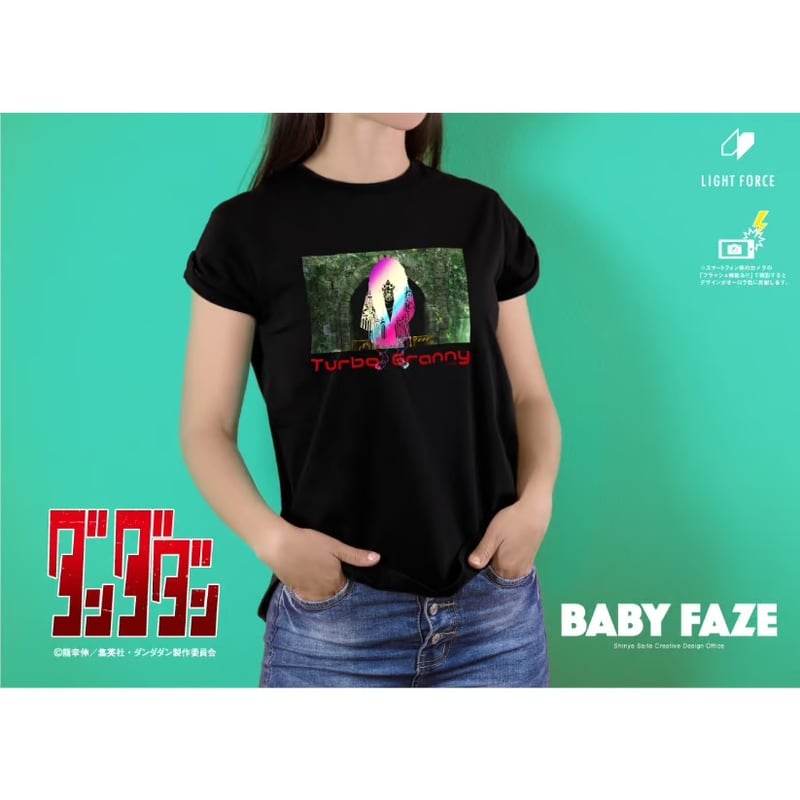 TVアニメ『ダンダダン』オーロラリフレクションTシャツ ターボババア
