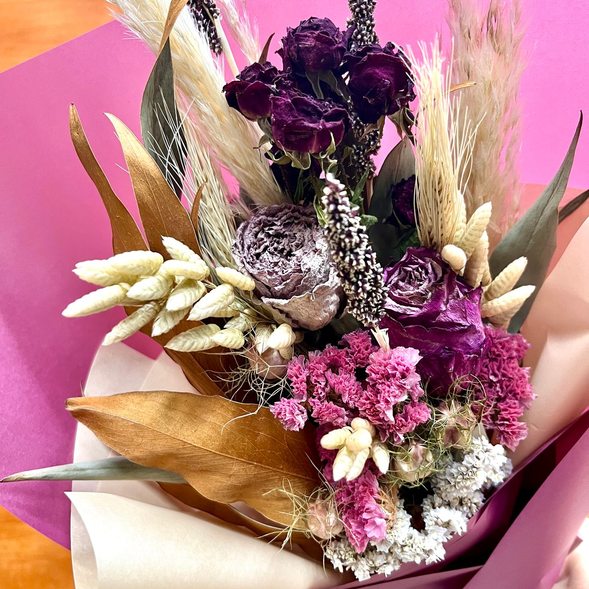 キュートなピンクのドライフラワータペストリー 横長スワッグ 【ドライ