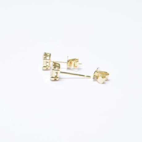 K18 Mosaic Diamond Studs (ピアス）