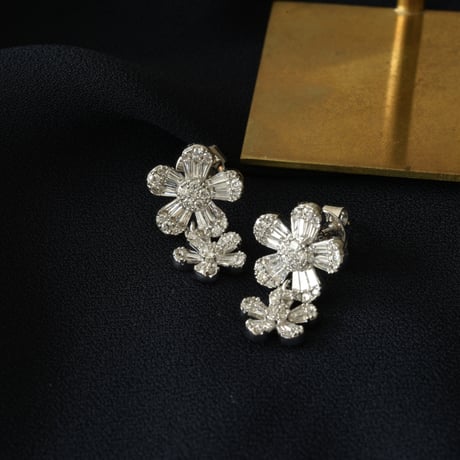 K18 Diamond Flower Earrings (ピアス)