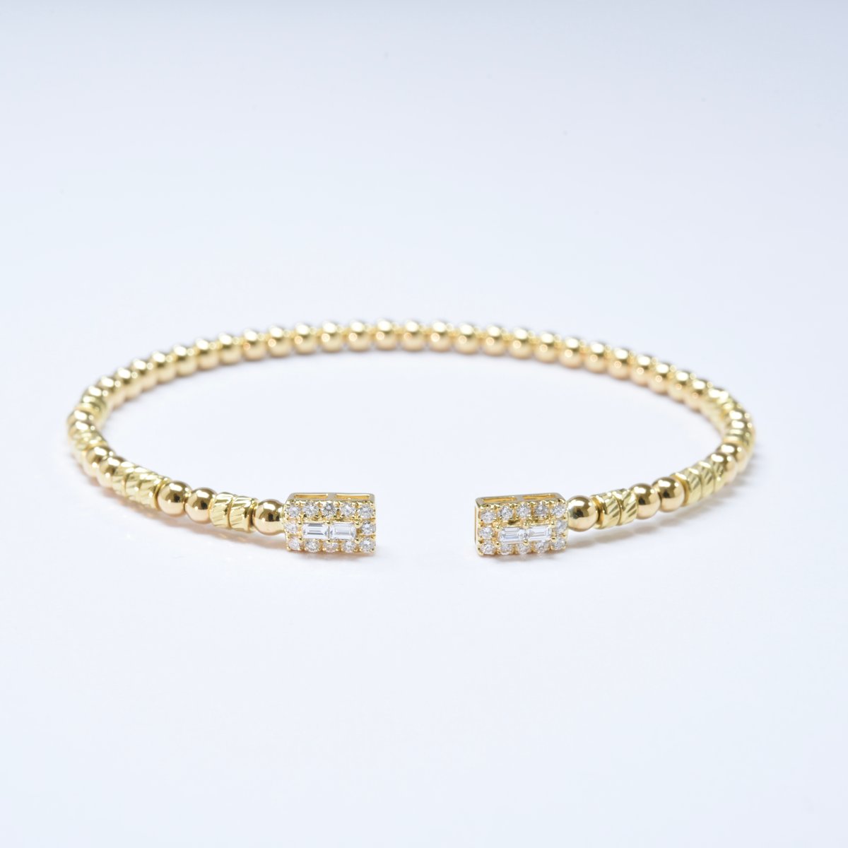K18Diamond Line ゴールドバングル ダイヤモンド装飾 ダイヤモンド K18バングル(4月誕生石)《25C30112》 | 京セラ