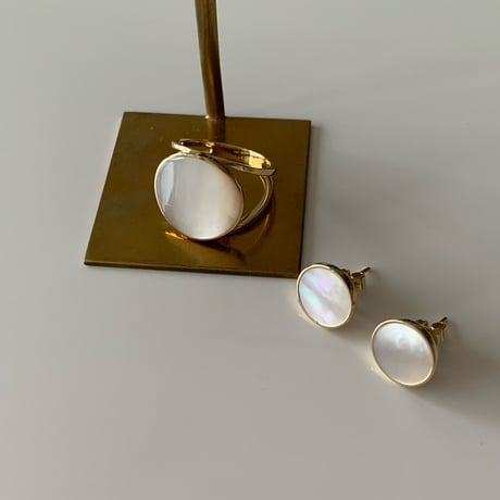 14K Natural White Shell Ring