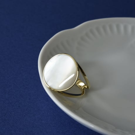 14K Natural White Shell Ring