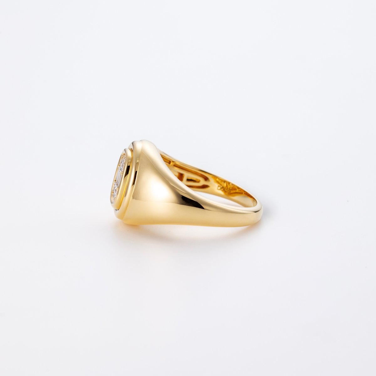 K18 Diamond Signet Ring | HANA JEWELS