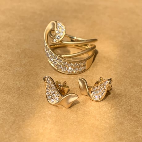 K18  Autumn Leaves Diamond Earrings (ピアス）
