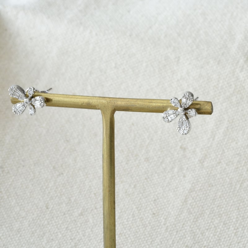K18 Flower Diamond Studs（ピアス） | HANA JEWELS