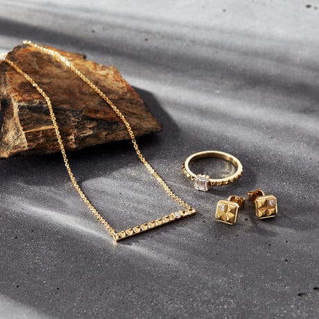 K18 Gold Studs Diamond Ring