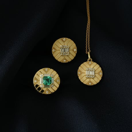 K18 Kara  Motif Diamond Necklace