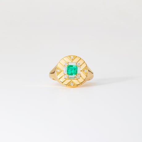 K18 Kara Motif Emerald Ring