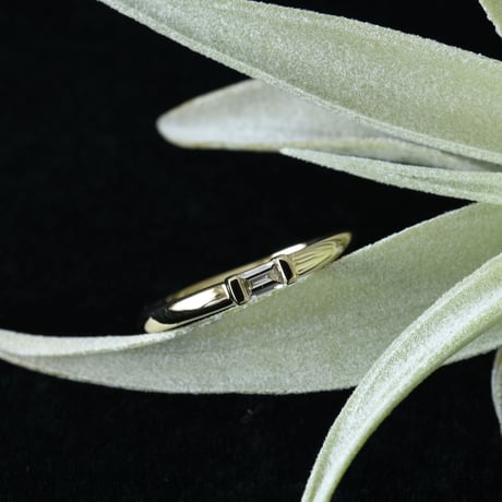 18K BG Cut Diamond Ring