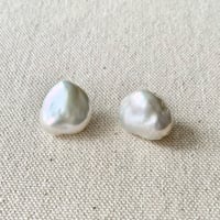 18K Freshwater Pearl Studs（ピアス）