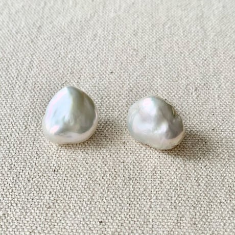 18K Freshwater Pearl Studs（ピアス）