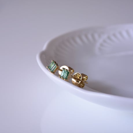 K18 Emerald Studs (ピアス）