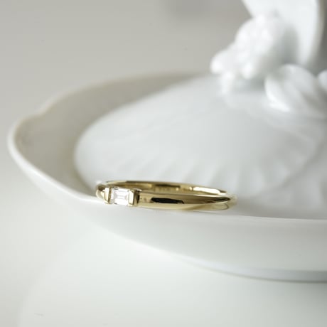18K BG Cut Diamond Ring