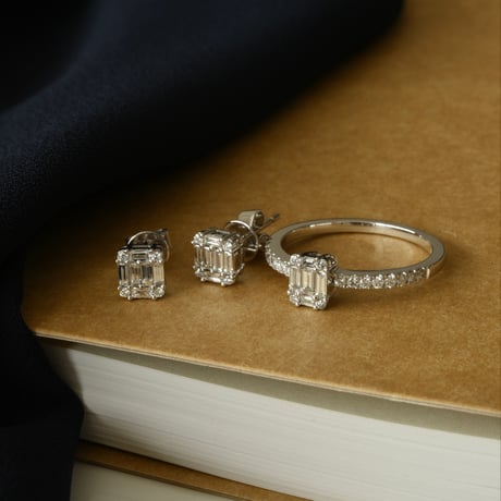 K18 Pure White Mosaic Diamond Ring