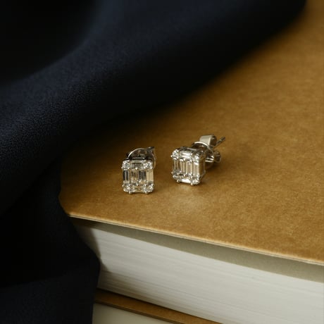 K18 Mosaic Diamond Studs (ピアス）
