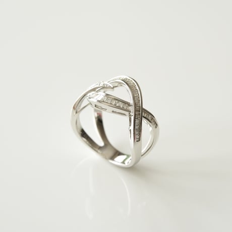 K18 Diamond Cross Ring