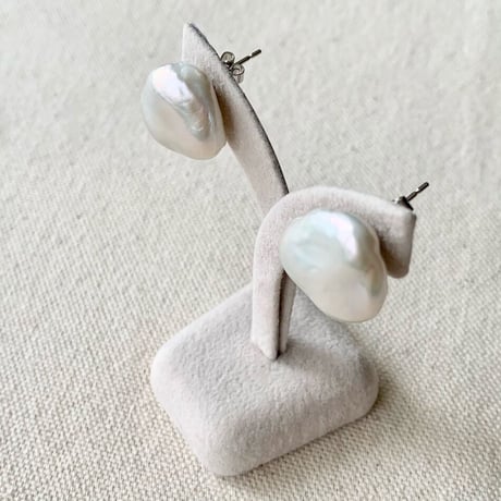 18K Freshwater Pearl Studs（ピアス）