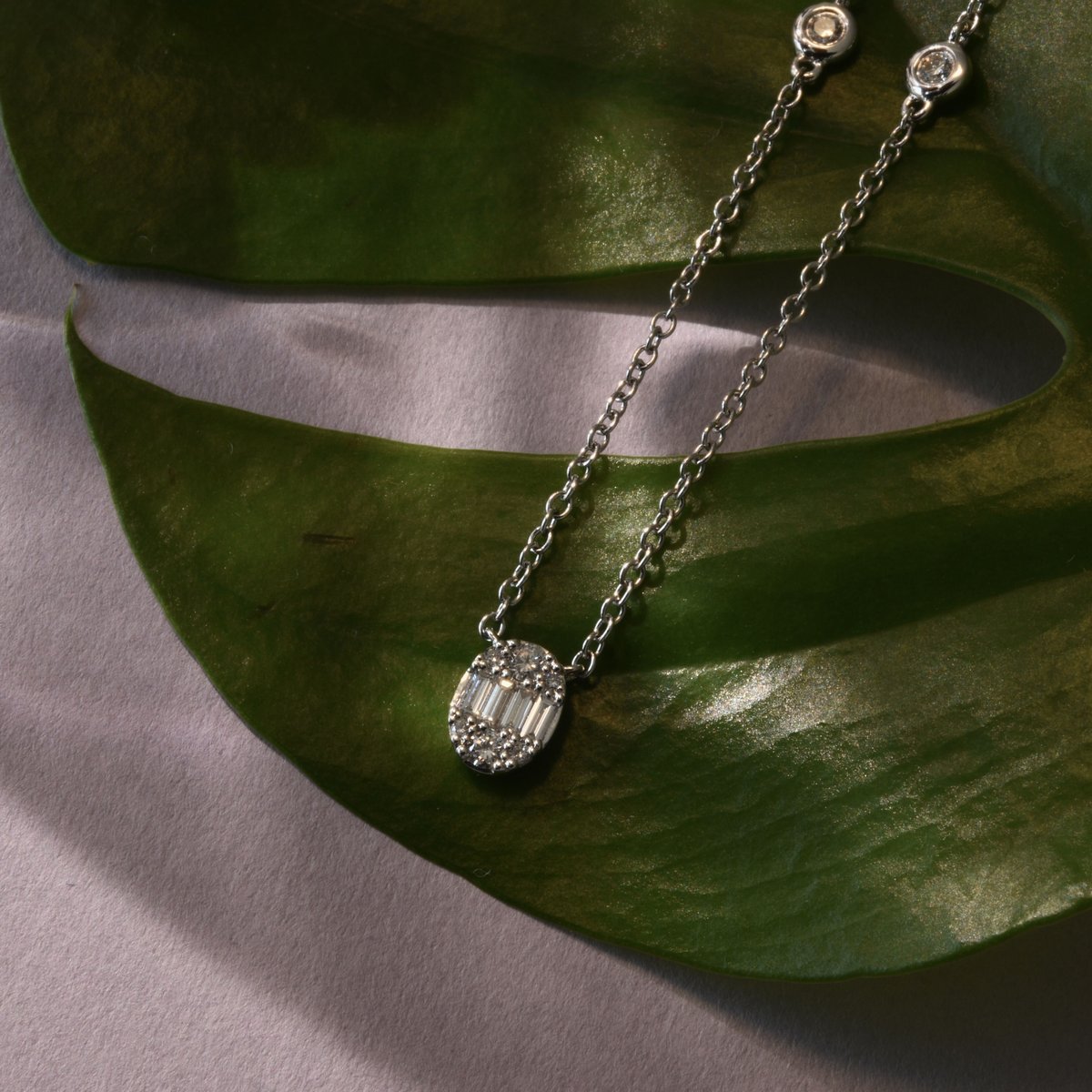 K18 Diamond Oval Necklace | HANA JEWELS