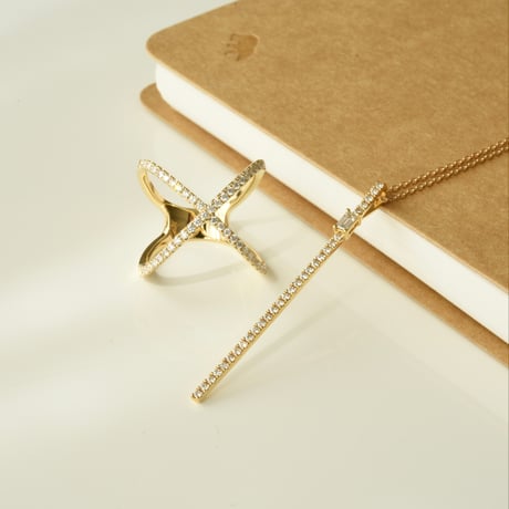 K18 Diamond Cross Ring