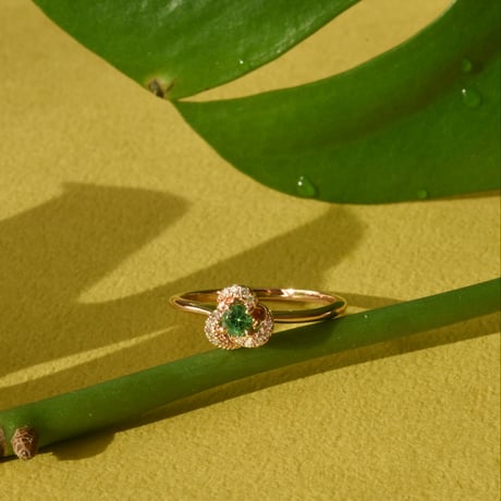 K18 Green Garnet Flower Ring