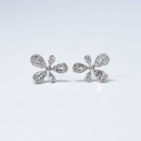 K18 Flower Diamond Studs（ピアス）