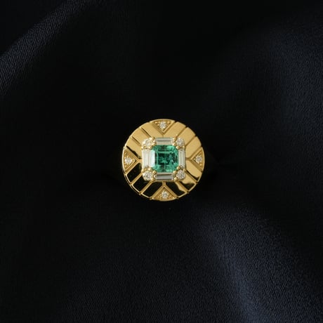 K18 Kara Motif Emerald Ring