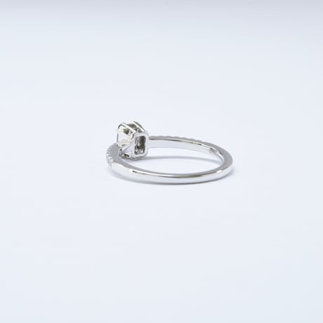 K18 Pure White Mosaic Diamond Ring