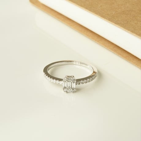 K18 Pure White Mosaic Diamond Ring