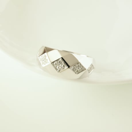 K18 Geometrical Diamond Ring