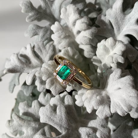 K18 Emerald Baguette Diamond Emerald Ring