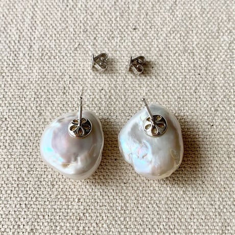 18K Freshwater Pearl Studs（ピアス）